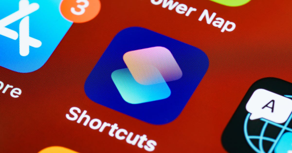 iPhoneのアプリアイコンが並ぶホーム画面